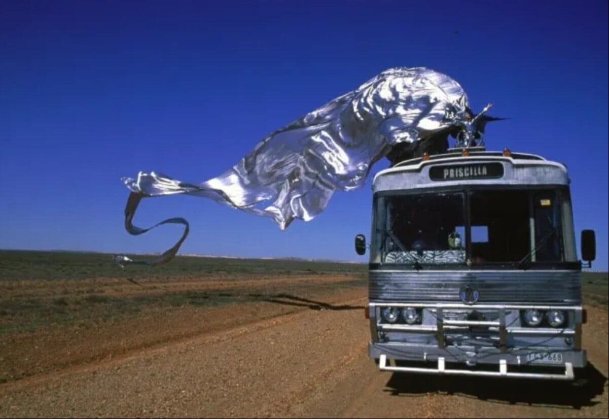 No cinema, sua fama começou a se construir pela performance em “Priscilla, a Rainha do Deserto”, de 1994.