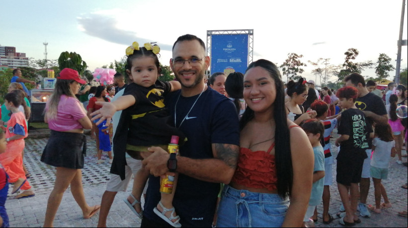 Welisson Rodrigues Melo, 39, e a esposa Sabrina Félix, 22, levaram a pequena Maria Isis para o Parque Rachel de Queiroz