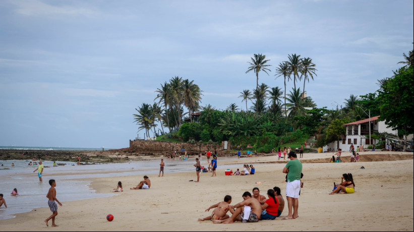 Praia da Pesqueira, na Taíba, registra movimentação calma nesta terça, 4