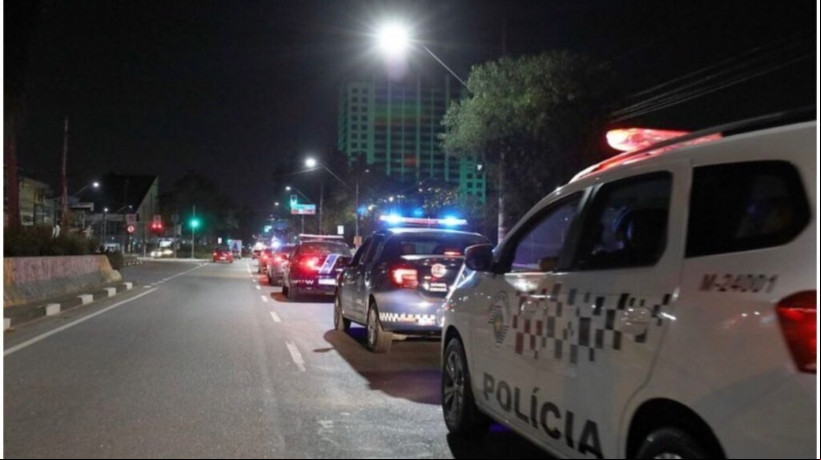 PMs presos por abandono de posto após jovem acusá-los de estupro; caso ainda está sob investigação