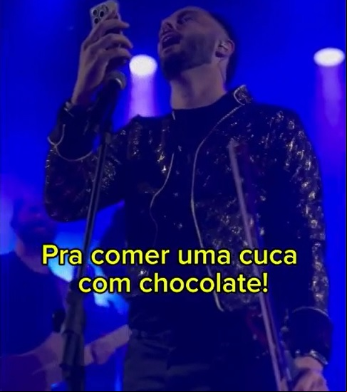 A mãe queria que a visita fosse na hora do show, mas o encontro acabou sendo marcado para o dia seguinte.