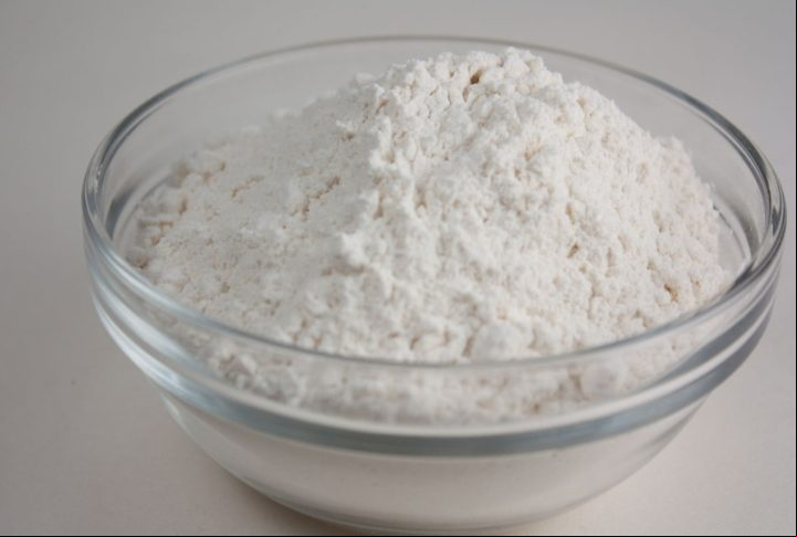 Ingredientes para a receita da cuca de chocolate da Dona Marlice: 1 prato (raso) cheio de farinha de trigo;