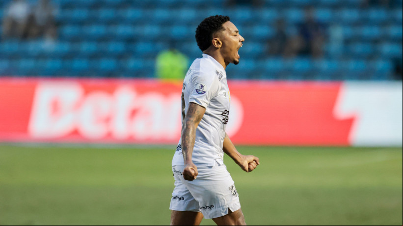 FORTALEZA, CEARÁ, BRASIL, 09-03-2025: Fernandinho marca gol Ceará x Maracanã pelo Campeonato Cearense no Estádio Presidente Vargas. (Foto: Samuel Setubal/ O Povo)