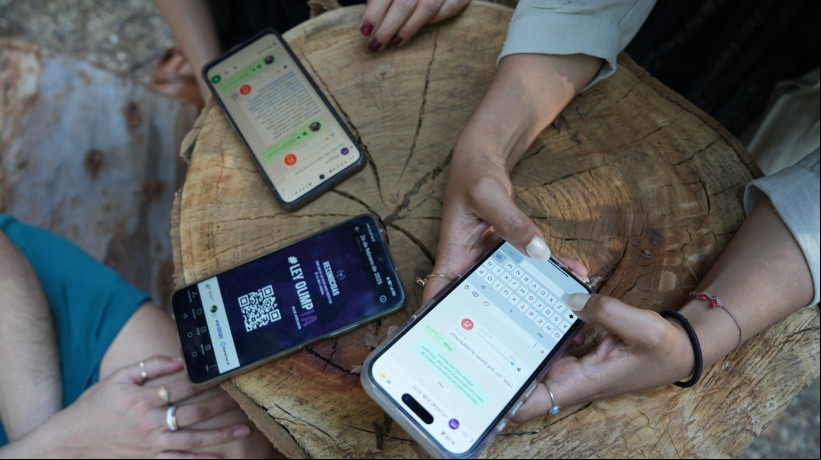 O OlimpIA, que foi desenvolvido no México, fornece aconselhamento jurídico e apoio emocional por meio da plataforma de mensagens WhatsApp usando dezenas de idiomas