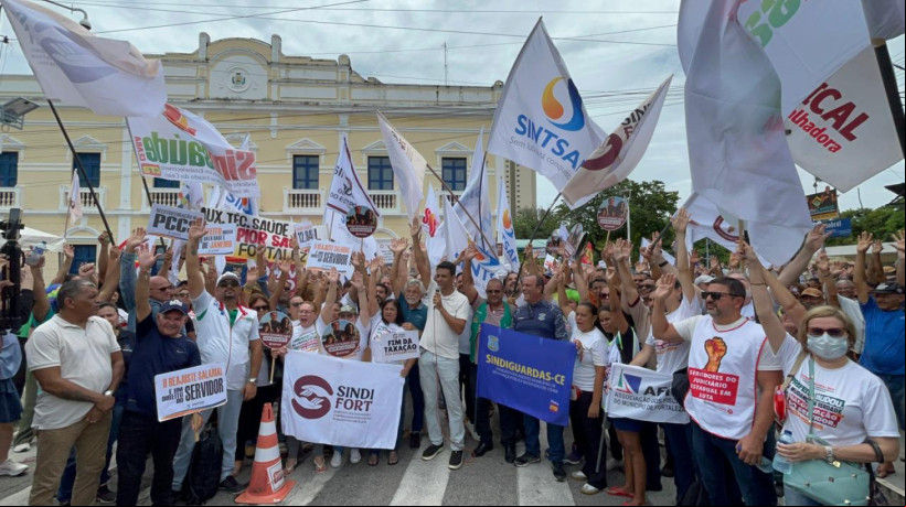 Servidores iniciaram a negociação pedindo 12,84% de reajuste