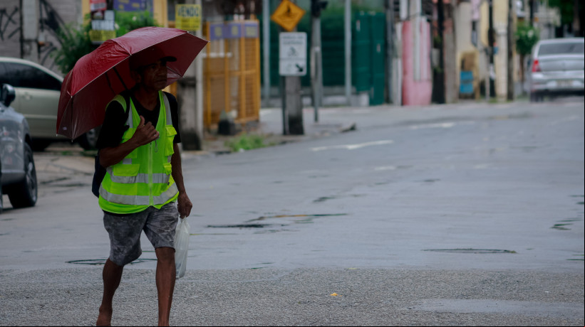 Fortaleza registra chuva na manhã desta quinta-feira, 3