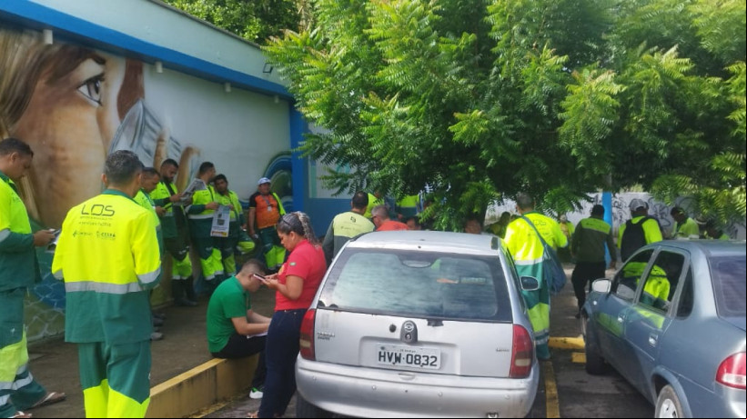 Unidade da Cagece, localizada no bairro Conjunto Ceará, durante o primeiro dia de paralisação na manhã desta segunda-feira, 17