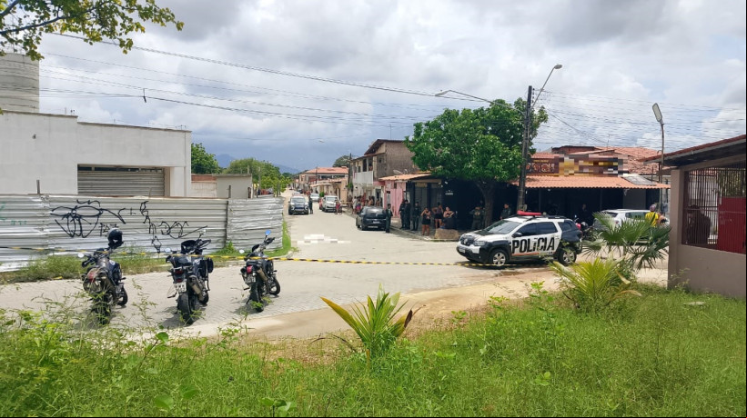 Crime foi registrado em frente a restaurante no Conjunto Ceará