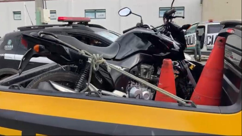 Motos foram apreendidas e duas pessoas foram presas