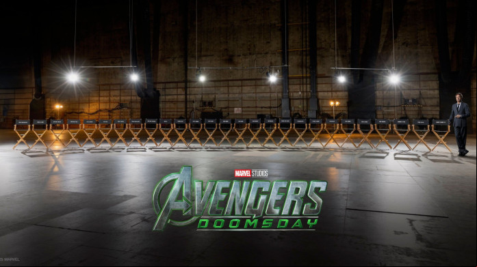 A divulgação do elenco de Vingadores: Doomsday aconteceu por meio da exibição das icônicas cadeiras utilizadas nos sets de filmagem A divulgação do elenco de Vingadores: Doomsday aconteceu por meio da exibição das icônicas cadeiras utilizadas nos sets de filmagem
