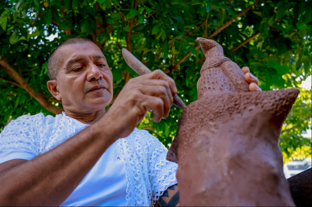 Julio Jardim, escultor e ceramista, falou sobre a importância de levar o processo criativo a espaços públicos Julio Jardim, escultor e ceramista, falou sobre a importância de levar o processo criativo a espaços públicos