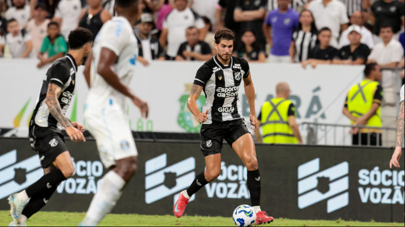 FORTALEZA,CEARÁ, BRASIL,05-04-2025: Pedro Raul Primeiro jogo em casa do Campeonato Brasileiro serie A do Ceará x Grêmio na arena Castelão. (Foto: Samuel Setubal/ O Povo)