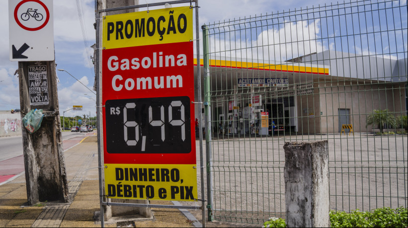 No início de abril, O POVO mostrou que o médio da gasolina no Ceará ou de R$ 6,14 para R$ 6,49 em uma semana