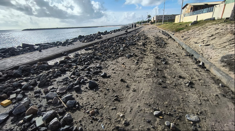 FORÇA das ondas fez pedras serem arrastadas