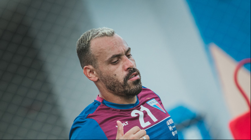 Atacante Moisés em treino do Fortaleza no Centro de Excelência Alcides Santos 