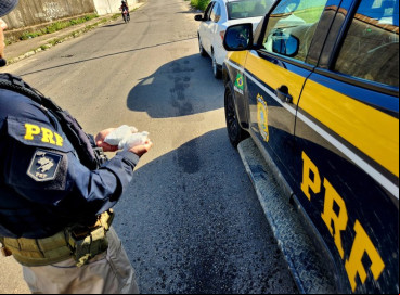 PRF apreendeu 400 gramas de cocaína dentro de veículo no Ceará 