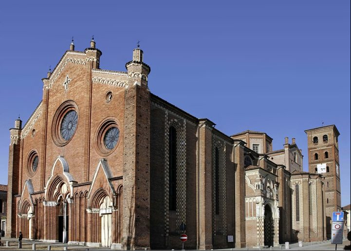 Catedral de Santa Maria Assunta - Asti - Inaugurada em 1132. É a maior igreja em Piemonte e importante exemplo de arquitetura gótica no norte do país.