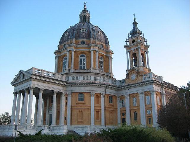 Basílica Superga - Turim - Construída entre 1717 e 1731, no topo da colina de Superga. Foi encomendada por um nobre, em memória à vitória sobre tropas sas que cercaram a colina em 1706.