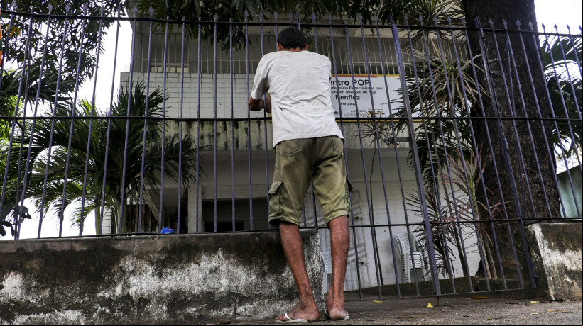 FORTALEZA, CEARÁ, BRASIL- 24.04.2025: .Denúncias sobre condições precárias em que se encontra o Centro de Referência para População em Situação de Rua(Centro Pop) Fachada no Centro Pop (Foto: /Daniel Galber Especial para O POVO)