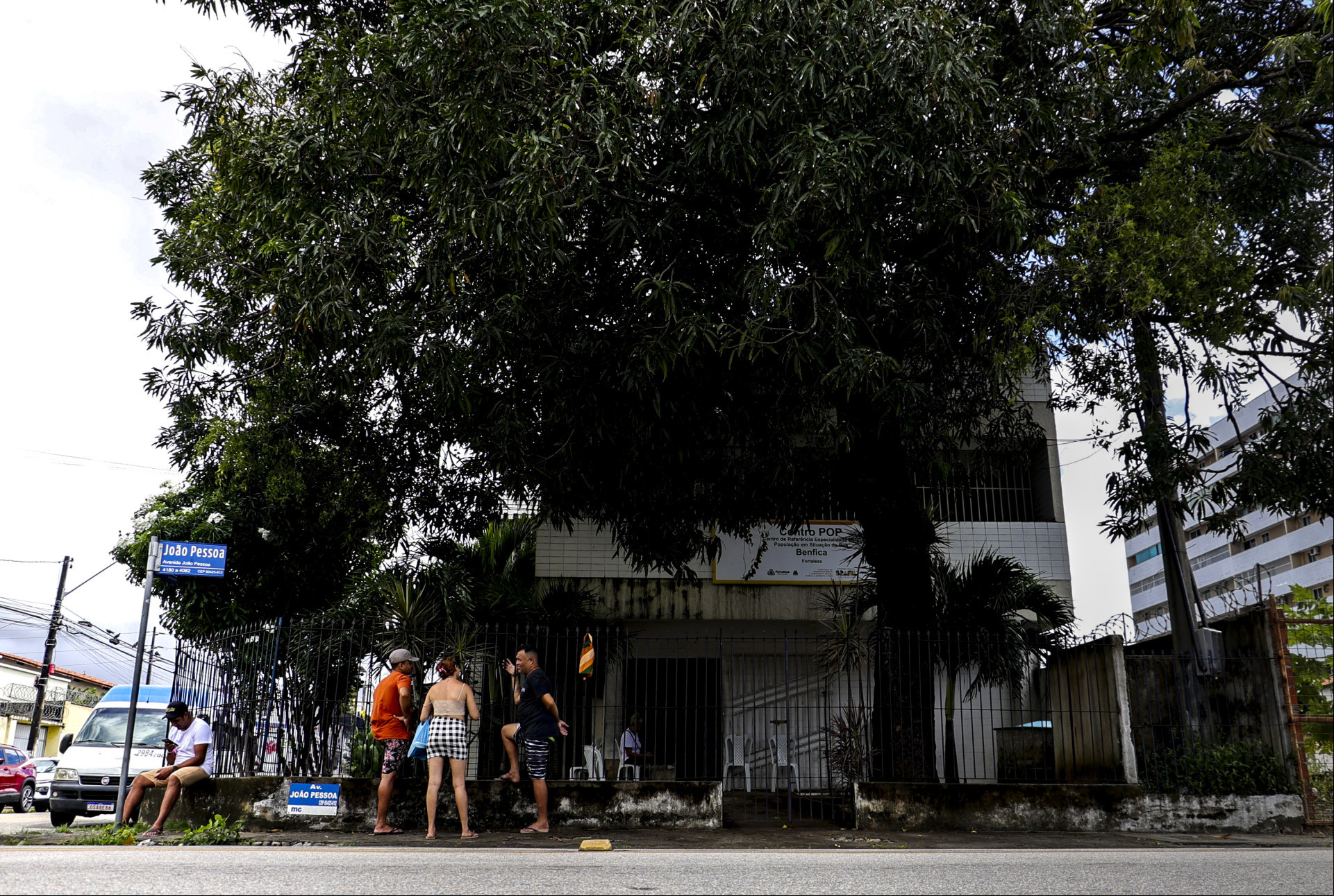 FORTALEZA, CEARÁ, BRASIL- 24.04.2025: .Denúncias sobre condições precárias em que se encontra o Centro de Referência para População em Situação de Rua(Centro Pop) Fachada no Centro Pop (Foto: /Daniel Galber Especial para O POVO)