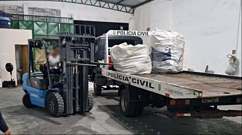 Material foi apreendido em um galpão em Maracanaú