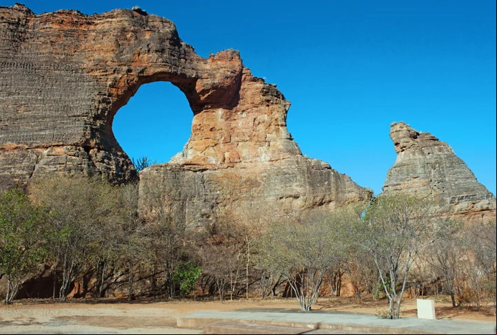 O Parque Nacional da Serra da Capivara, no Piauí, abriga o que pode ser o primeiro registro de um beijo artístico da humanidade. A informação foi publicada nas redes sociais Instituto Chico Mendes de Conservação da Biodiversidade (ICMBio). 