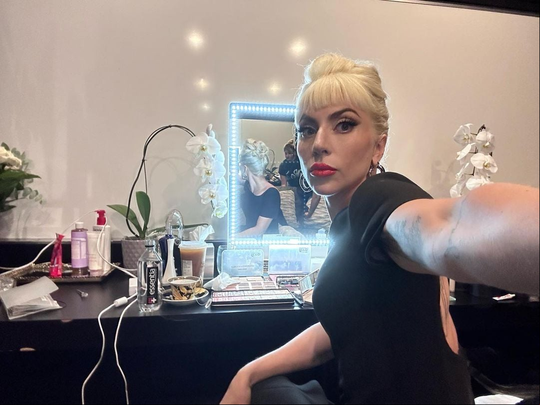 No início de 2009, ela partiu para sua primeira turnê, a “The Fame Ball Tour”. No quarto trimestre do ano, lançou o extended play (EP) “The Fame Monster”, que contém os êxitos internacionais Bad Romance, Telephone e Alejandro.