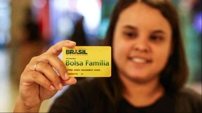 A principal regra para receber o benefício é ter renda mensal familiar de até R$ 218 por pessoa.