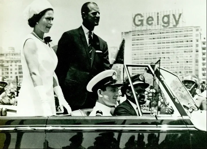 A eterna rainha Elizabeth II também esteve no Copacabana Palace durante sua única visita oficial ao Brasil, em 1968.