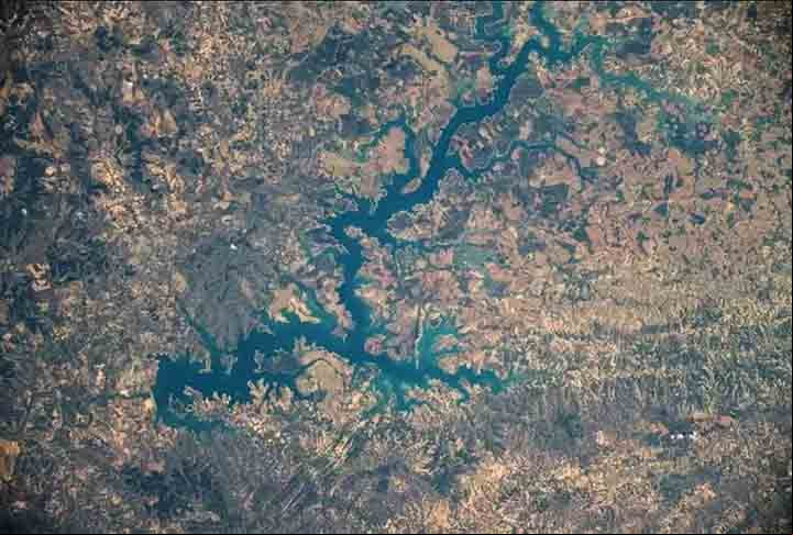 Quem pensa que o território brasileiro ficou de fora, se enganou. Afinal, os astronautas também tiraram fotos do rio São Francisco, em Minas Gerais, no sudeste do Brasil.