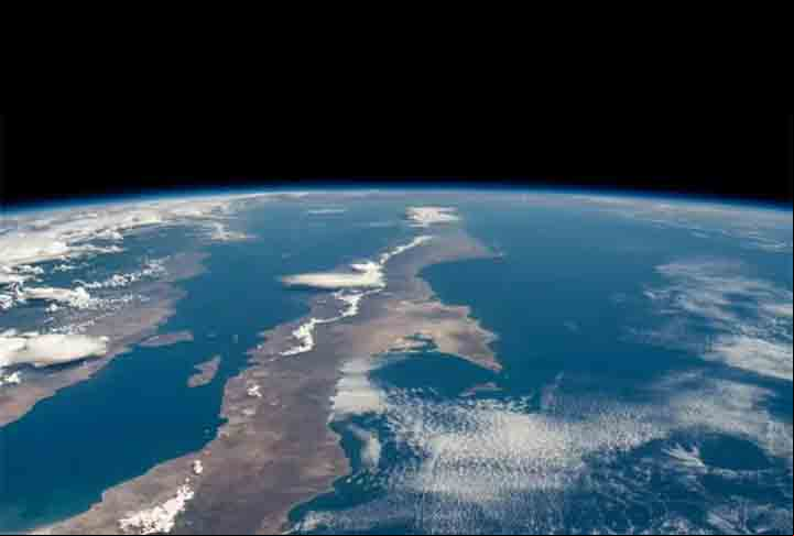 Os estados mexicanos de Baja California e Baja California Sur se estendem entre o Oceano Pacífico e o Golfo da Califórnia.