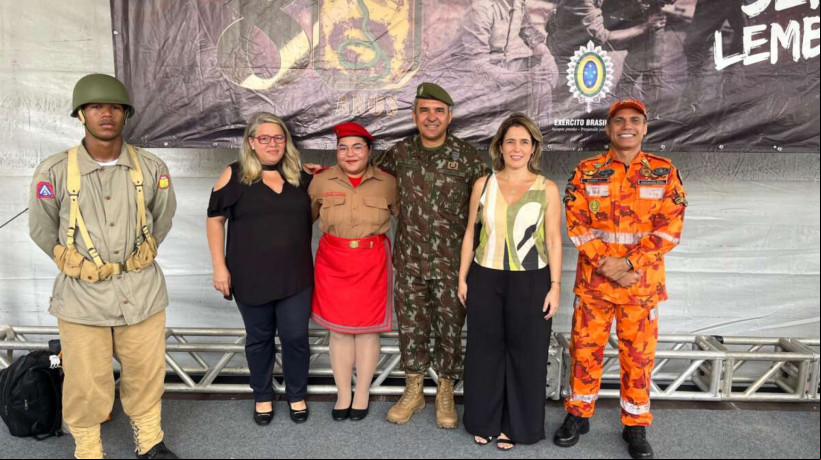 Aluna do Colégio dos Bombeiros é homenageada em concurso literário nacional