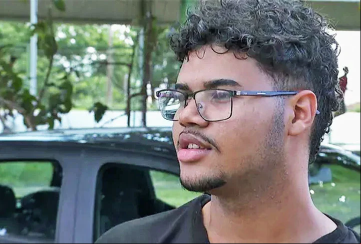 Kaio contou que nunca havia dirigido antes. Mas conseguiu fazer o necessário: tirar o ônibus da pista para impedir colisões.