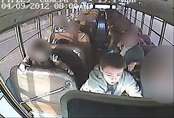 O caso fez lembrar um outro, que ocorreu em abril de 2012 nos Estados Unidos e que envolveu um aluno ainda mais novinho. Jeremy Wuitschic, de 13 anos, assumiu a condução do ônibus escolar quando o motorista teve uma convulsão.