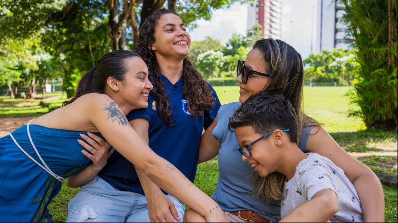Movimentação no Parque do Cocó. Na foto, Larissa Costa, Nataniele Souza, Edicleide Barbosa(mãe) e Guilherme da Costa