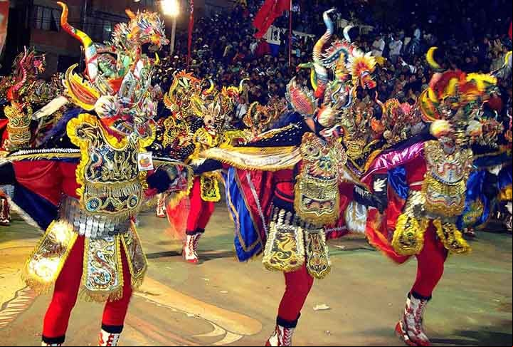 A Diablada é uma dança tradicional da Bolívia, criada em Oruro. Caracteriza-se pela máscara de demônio usada pelos dançarinos e a mistura de apresentações teatrais dos espanhóis e cerimônias religiosas andinas. Ela é dançada no Carnaval de Oruro, assim como no Chile e Peru.