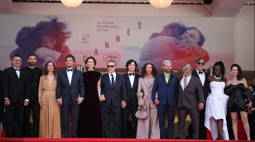 Kleber Mendonça Filho e elenco chegam para a exibição do filme