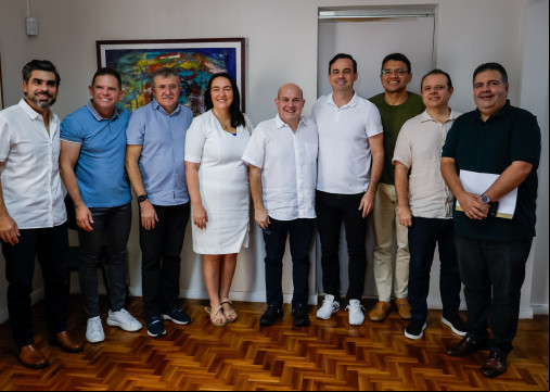  Encontro da oposição no Ceará: grupo tenta costurar chapa única para 2026