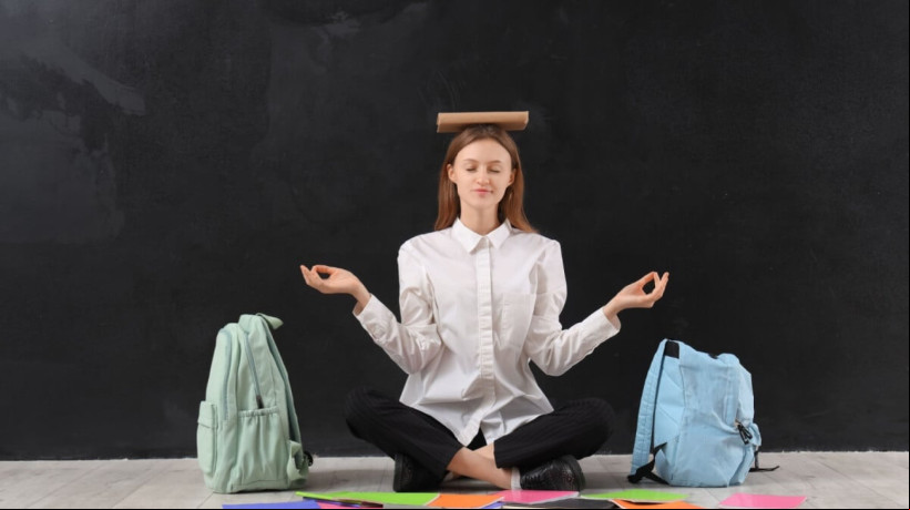 Adotar práticas de autocuidado durante a preparação para o vestibular mantém o equilíbrio físico e emocional (Imagem: Pixel-Shot | Shutterstock)  