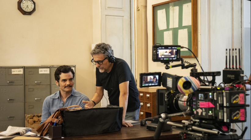 Wagner Moura e Kleber Mendonça Filho gravando cena de