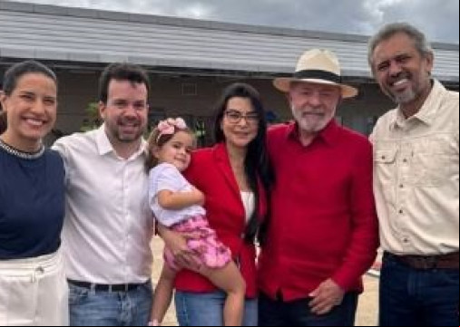 Lula ao lado de governadores do CearÃ¡ e Pernambuco e do prefeito de Barbalha