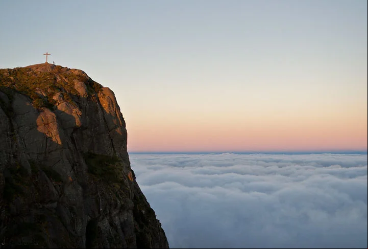 O Brasil é um país de grande diversidade ecológica, oferecendo experiências incríveis para quem gosta de  apreciar a natureza.  Conheça agora as 10 maiores montanhas brasileiras, que compõem um cenário de puro deslumbramento.  