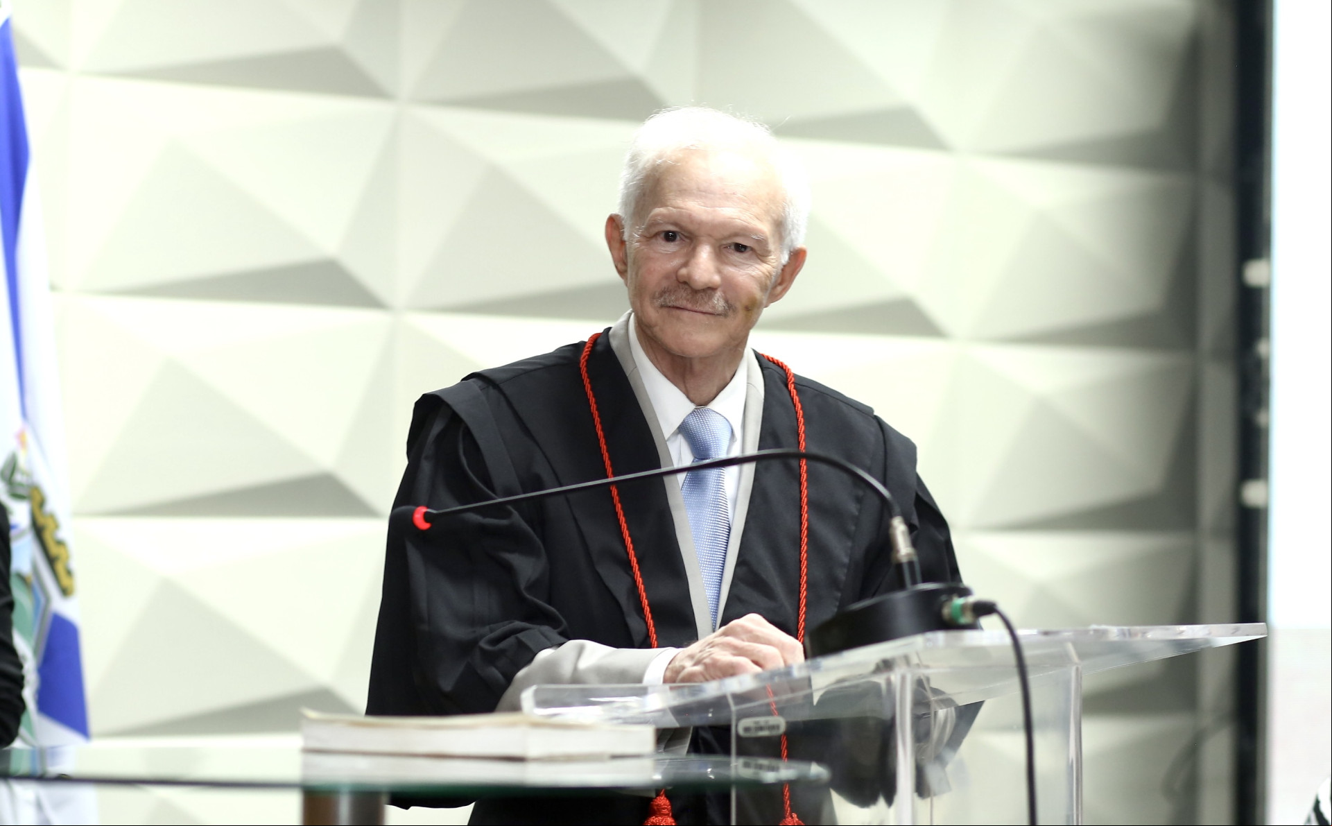 O desembargador Emanuel Leite Albuquerque assume como vice-presidente e corregedor do TRE-CE durante o biênio 2025-2027 O desembargador Emanuel Leite Albuquerque assume como vice-presidente e corregedor do TRE-CE durante o biênio 2025-2027