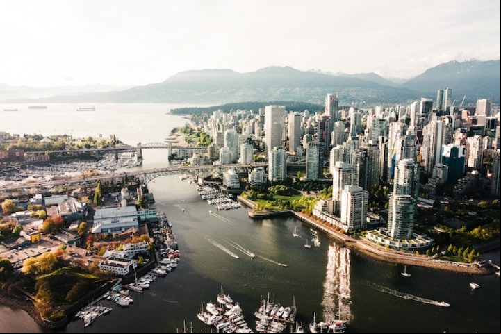 1º – Canadá: Com o título de país mais seguro para viajar em 2024, oferece segurança aos moradores e viajantes apesar dos comuns incidentes de incêndios florestais.