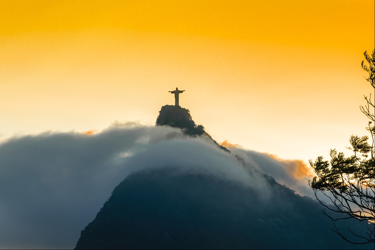Há uma ressalva: De acordo com o Departamento de Estado, viajar para regiões de fronteira do Brasil - com Venezuela, Colômbia, Peru, Bolívia, Guiana, Suriname, Guiana sa e Paraguai – não é recomendado devido aos altos níveis de criminalidade e atividade de gangues.