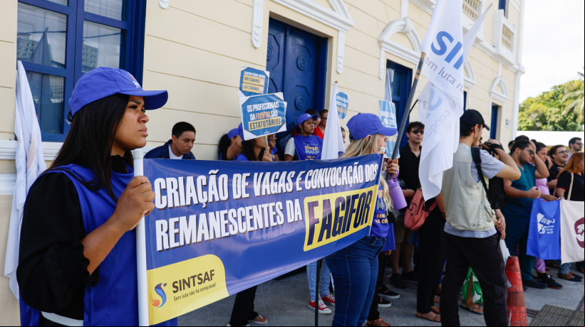 FORTALEZA, CEARÁ,  BRASIL- 02.06..2025:  Manifestação Fagifor na SMS ..  (Daniel Galber/Especial para O POVO)