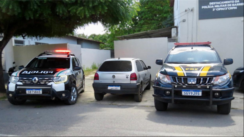 Carro recuperado pela PRF em localidade do município de Barreira