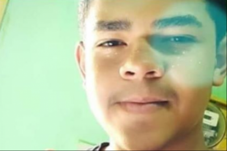 Ronald Miguel de Freitas de 15 anos voltava da igreja com a mãe quando foi atingido por um projétil