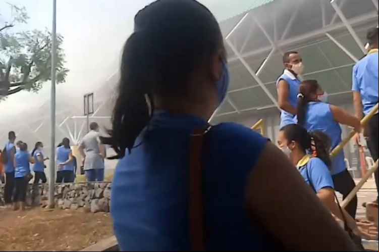Toda a fábrica foi evacuada ao início do incêndio