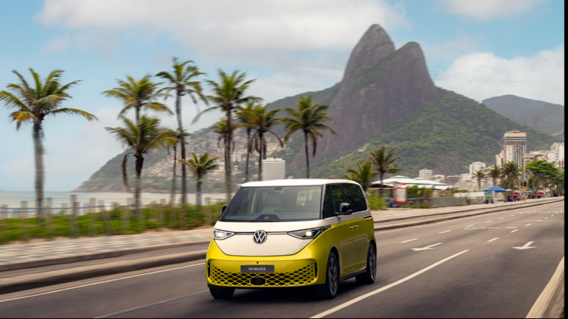 Dez anos depois do fim da produção da Kombi, a versão eletrificada do modelo estreia oficialmente no Brasil.